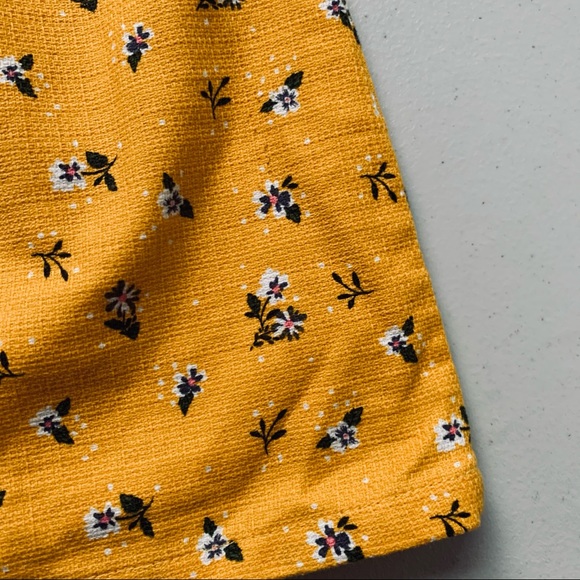 Cute mustard colour toddler dress 24-36 months with floral accents - Picture 5 of 7